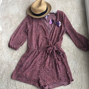 Francesca’s Alya Mauve Floral Romper- Size L